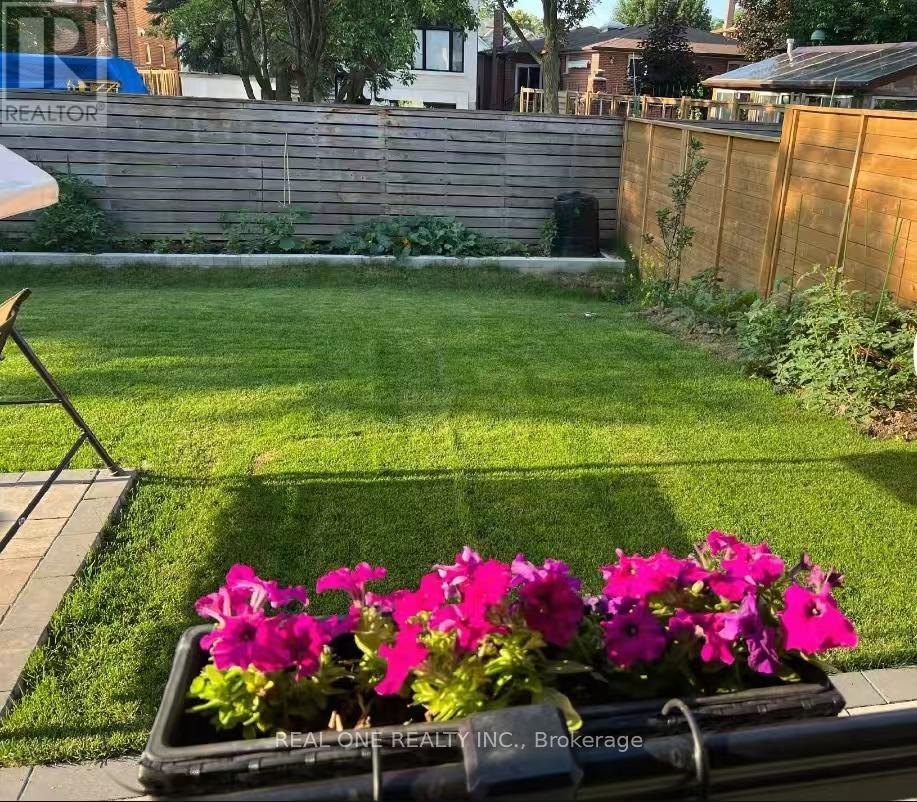 45 Shining Willow Court, Richmond Hill, Ontario  L4C 5N6 - Photo 34 - N12642216