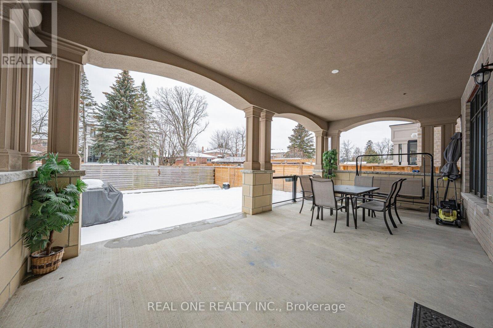 45 Shining Willow Court, Richmond Hill, Ontario  L4C 5N6 - Photo 38 - N12642216