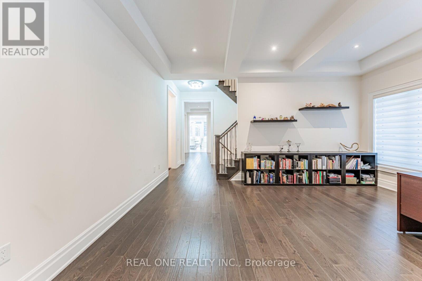 45 Shining Willow Court, Richmond Hill, Ontario  L4C 5N6 - Photo 6 - N12642216