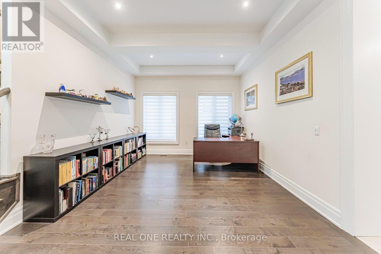 45 Shining Willow Court, Richmond Hill, Ontario  L4C 5N6 - Photo 7 - N12642216