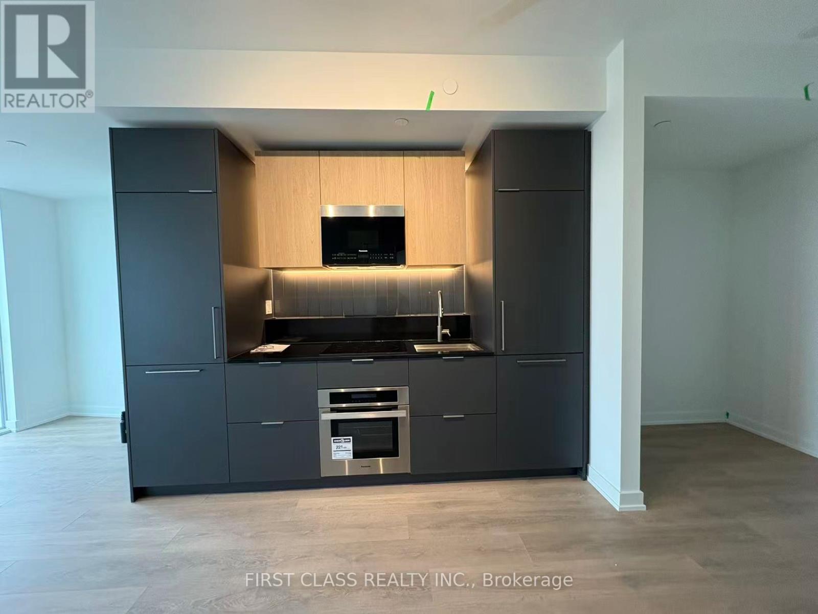 519 - 1 Fairview Road E, Mississauga, Ontario  L5A 0B4 - Photo 4 - W12642188