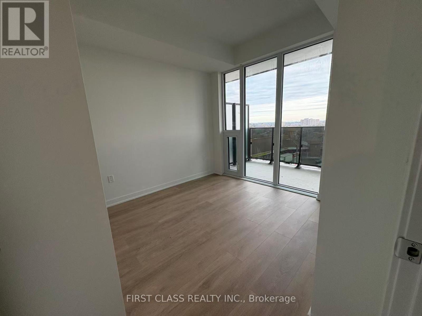 519 - 1 Fairview Road E, Mississauga, Ontario  L5A 0B4 - Photo 8 - W12642188