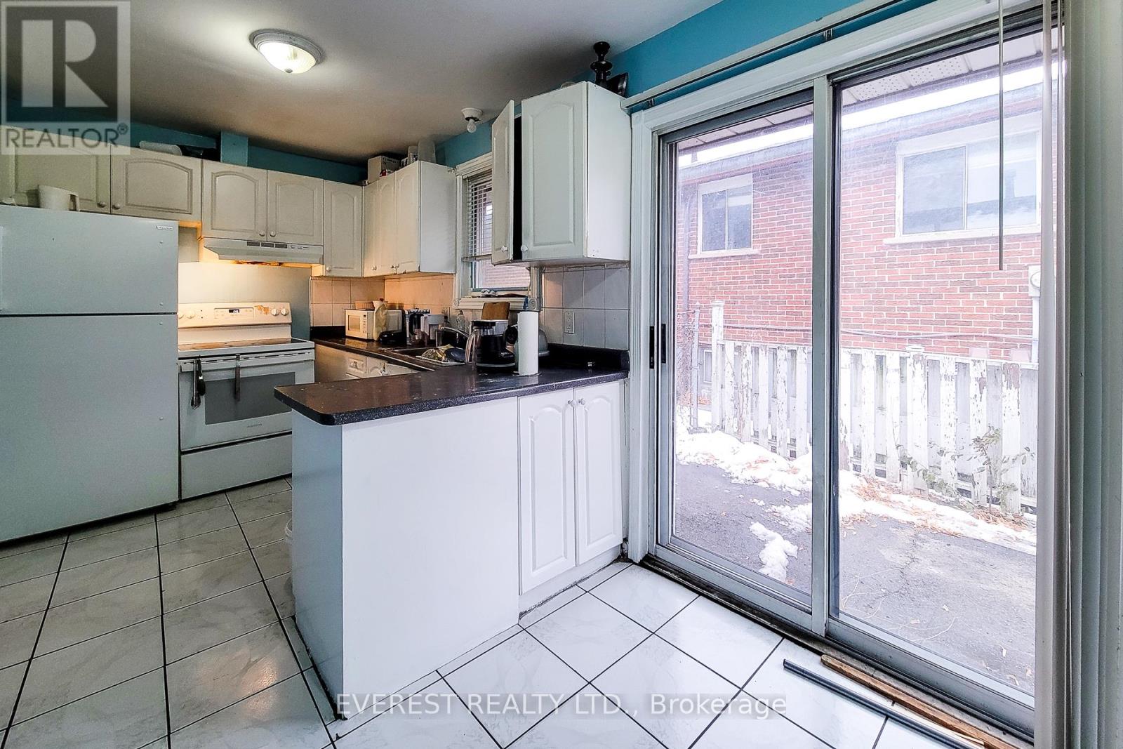 7790 Kittridge Drive, Mississauga, Ontario  L4T 3J6 - Photo 10 - W12642198