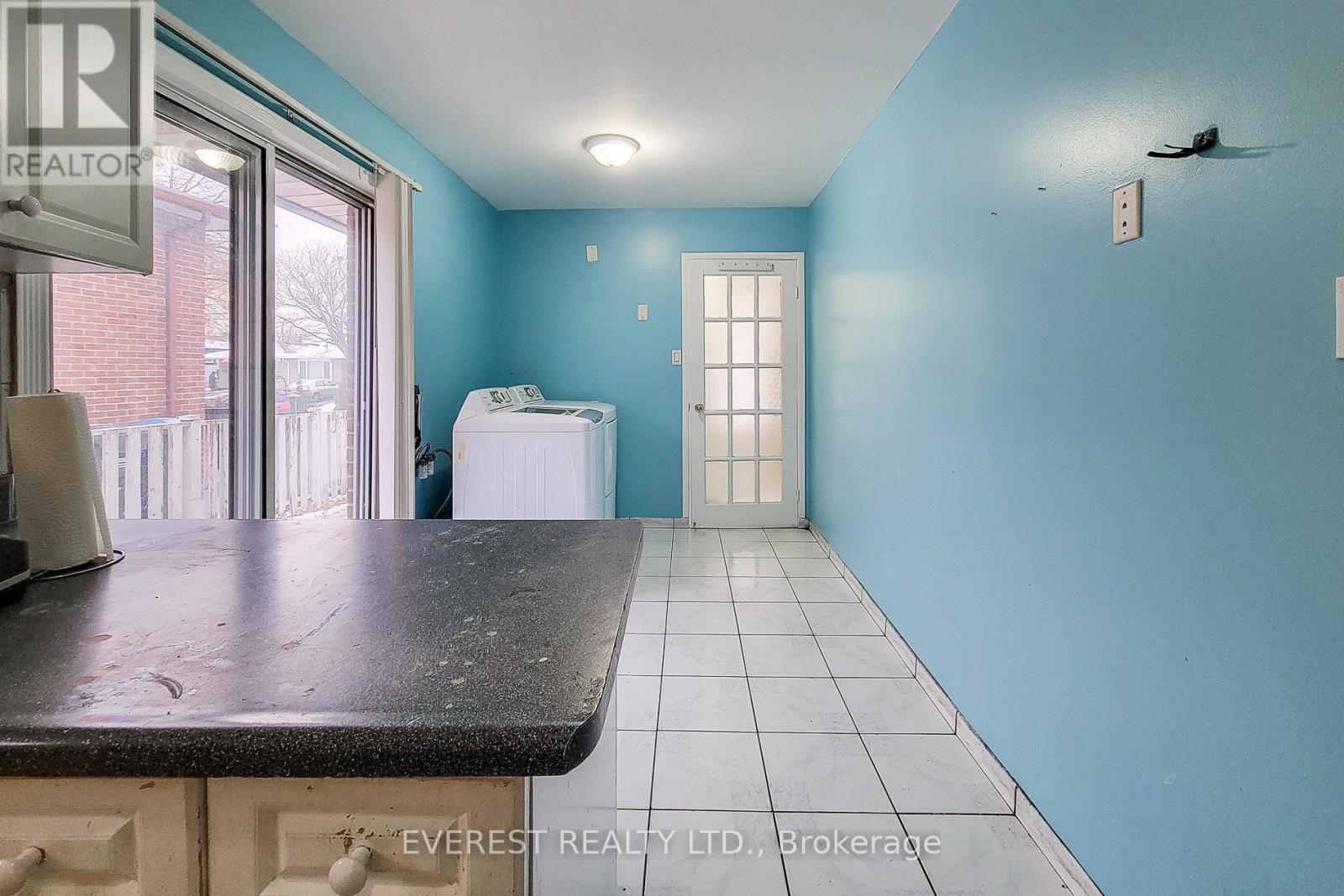 7790 Kittridge Drive, Mississauga, Ontario  L4T 3J6 - Photo 12 - W12642198