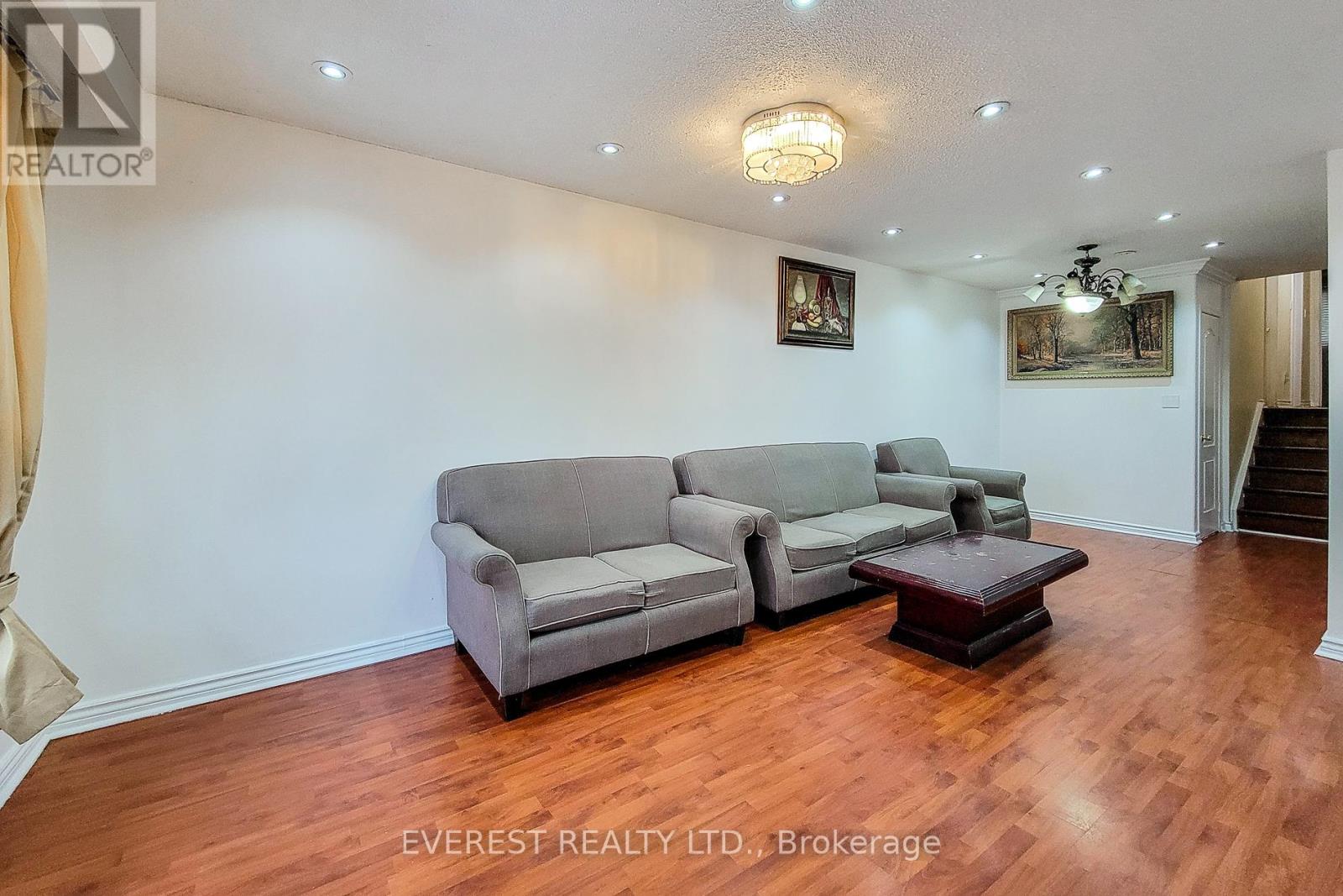 7790 Kittridge Drive, Mississauga, Ontario  L4T 3J6 - Photo 5 - W12642198