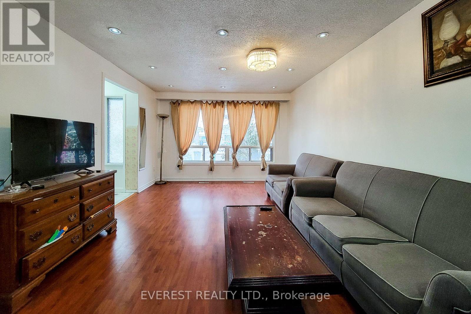 7790 Kittridge Drive, Mississauga, Ontario  L4T 3J6 - Photo 6 - W12642198