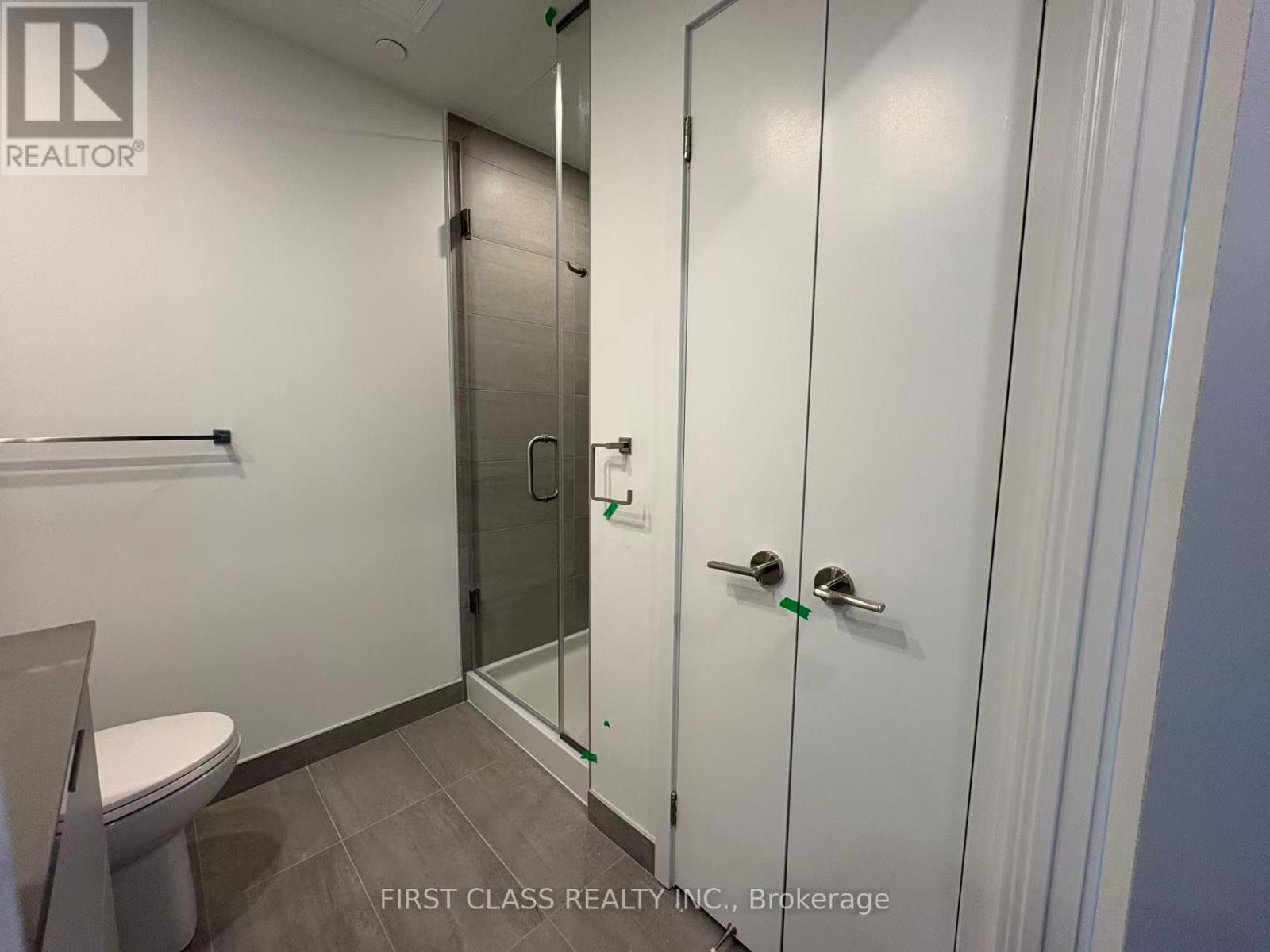 606 - 1 Fairview Road E, Mississauga, Ontario  L5A 0B4 - Photo 4 - W12642204