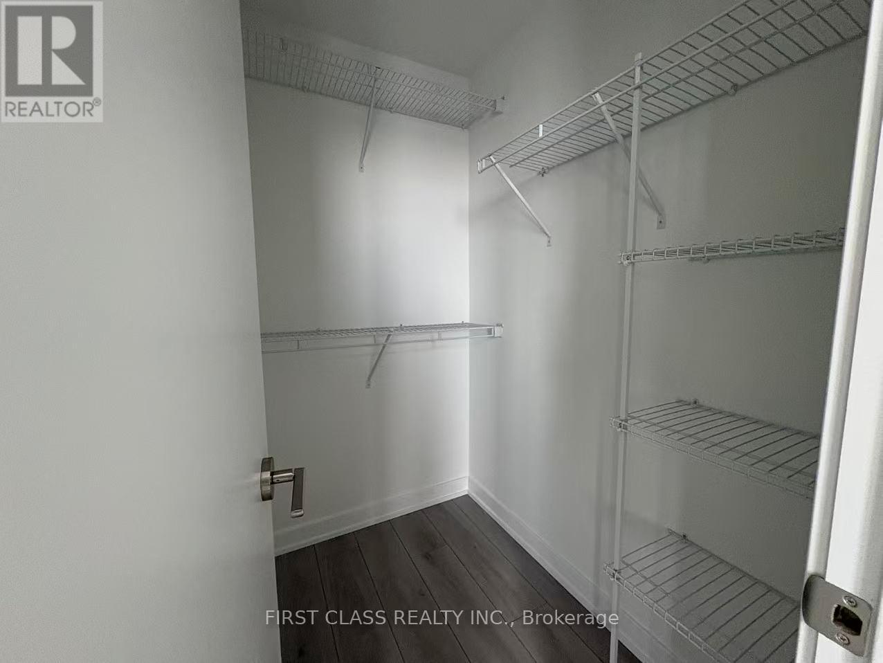 606 - 1 Fairview Road E, Mississauga, Ontario  L5A 0B4 - Photo 5 - W12642204