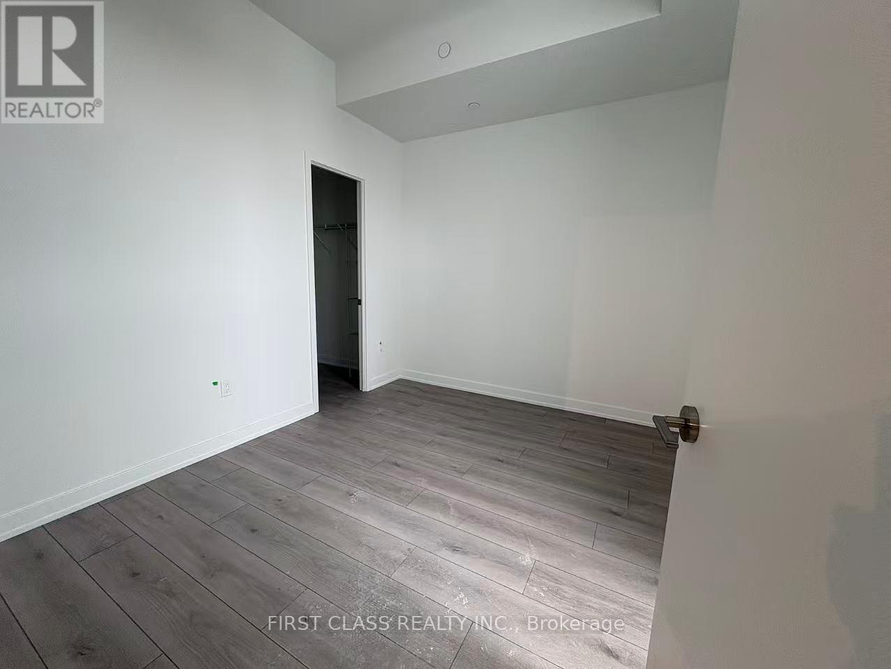 606 - 1 Fairview Road E, Mississauga, Ontario  L5A 0B4 - Photo 7 - W12642204