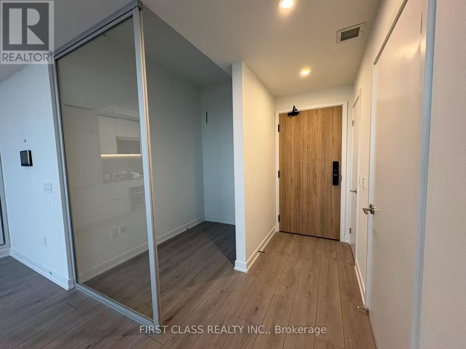 606 - 1 Fairview Road E, Mississauga, Ontario  L5A 0B4 - Photo 8 - W12642204