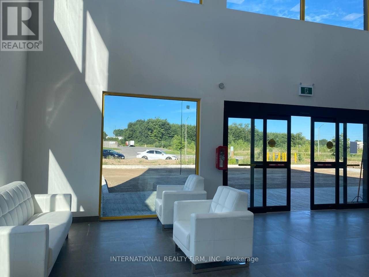 525 Beards Lane, Brantford, Ontario N4S 7W3 - Photo 3 - X12642210