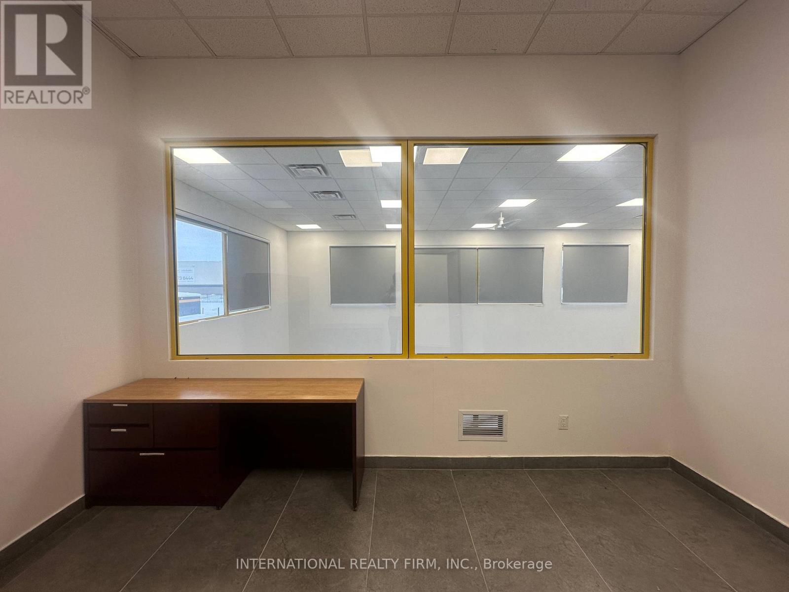 525 Beards Lane, Brantford, Ontario N4S 7W3 - Photo 4 - X12642210