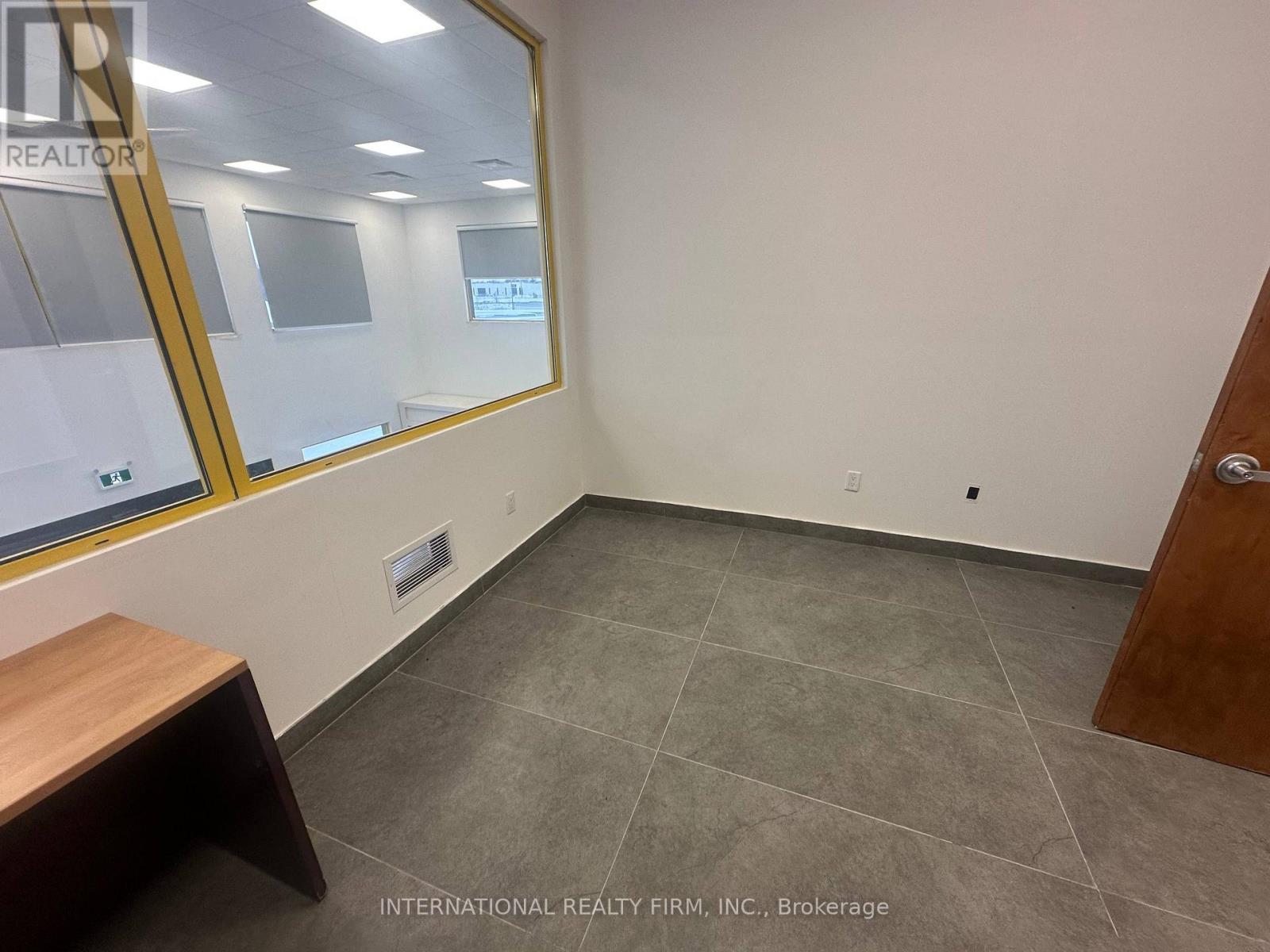 525 Beards Lane, Brantford, Ontario N4S 7W3 - Photo 5 - X12642210