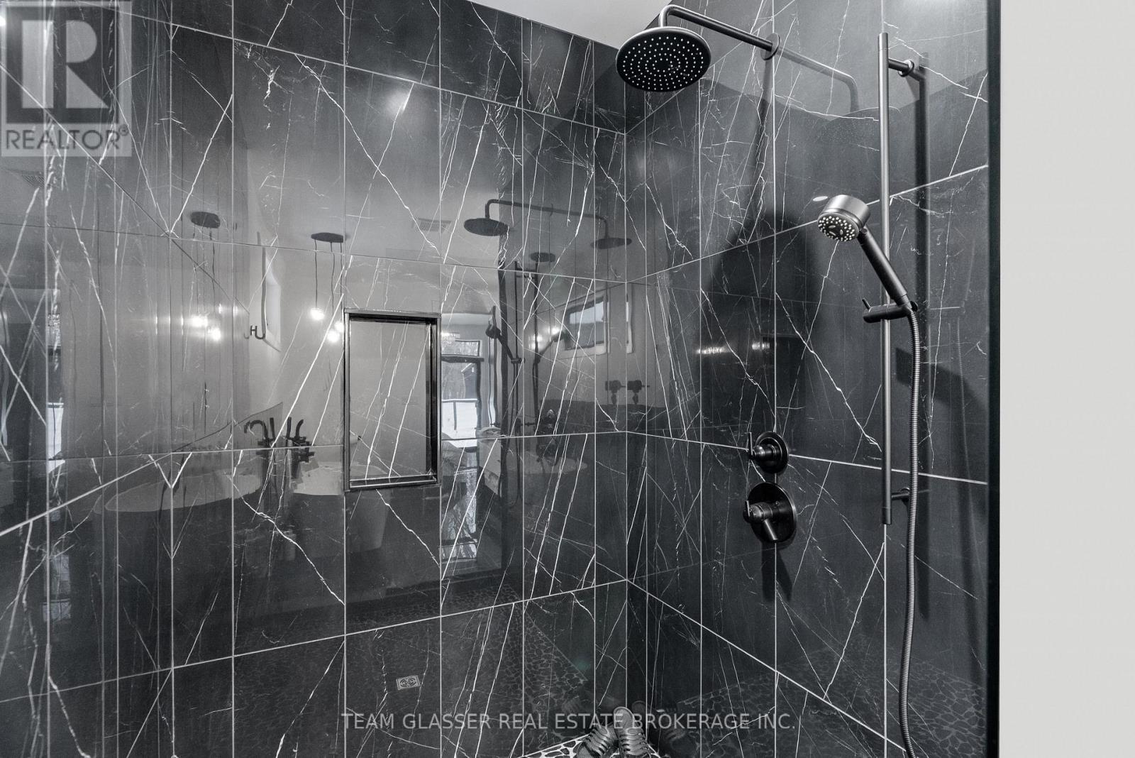 10143 Pinery Bluffs Road, Lambton Shores, Ontario  N0M 1T0 - Photo 25 - X12641572