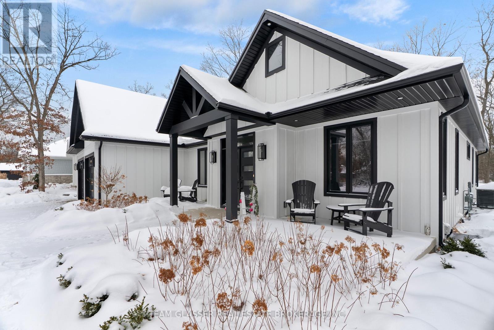 10143 Pinery Bluffs Road, Lambton Shores, Ontario  N0M 1T0 - Photo 3 - X12641572