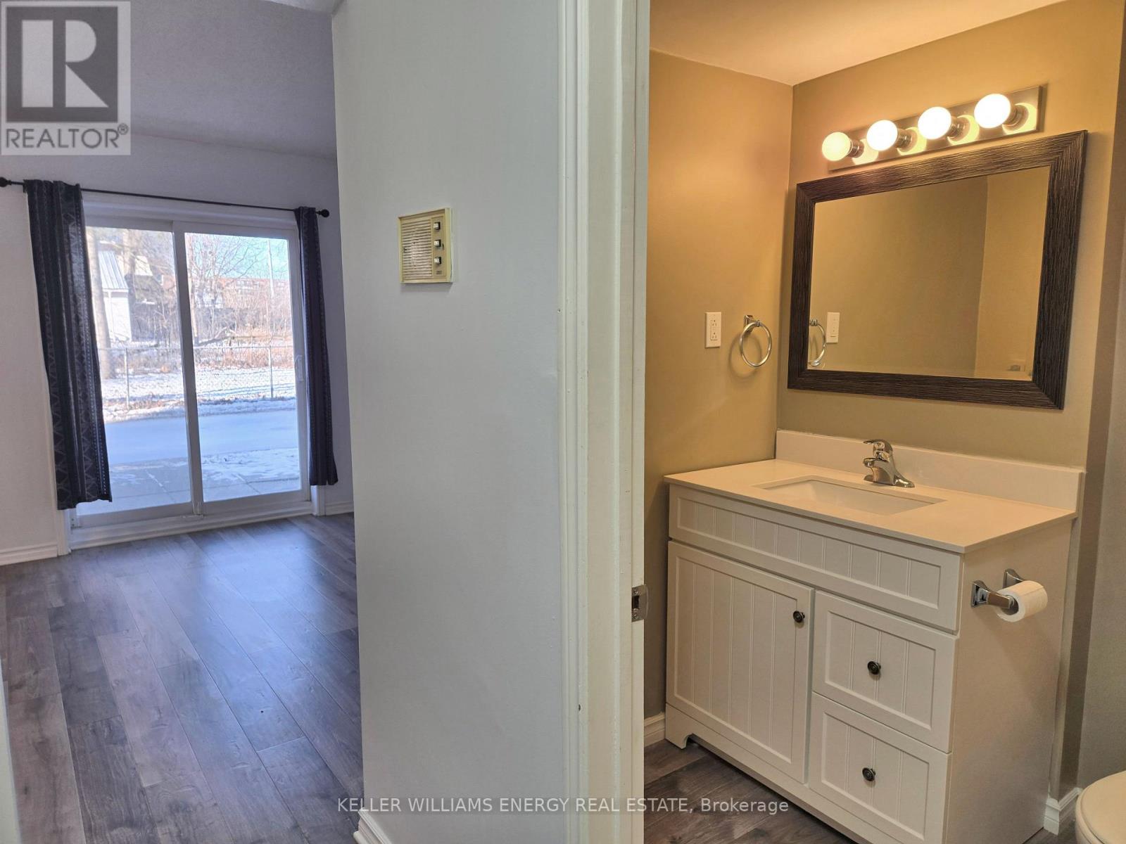 103 - 576 Mary Street E, Whitby, Ontario  L1N 2R3 - Photo 8 - E12642228