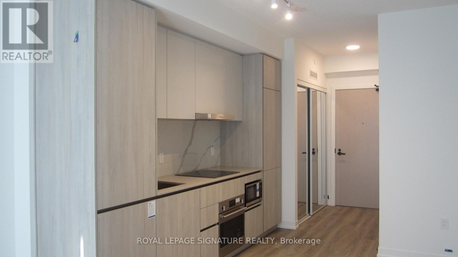 4710 - 8 Interchange Way, Vaughan, Ontario  L4K 5Z7 - Photo 3 - N12637268