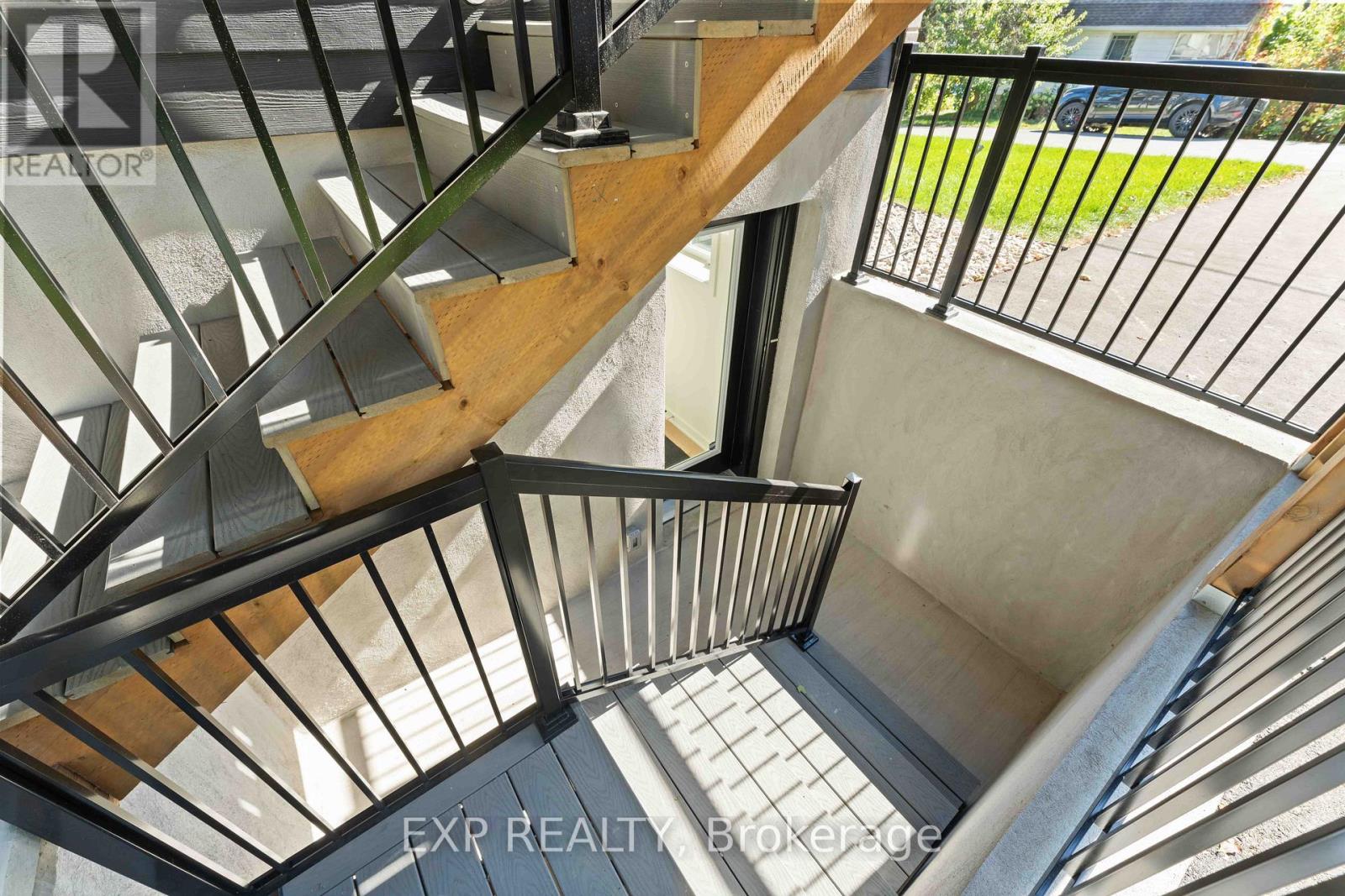 844 Connaught Avenue, Ottawa, Ontario  K2B 5M4 - Photo 2 - X12642220