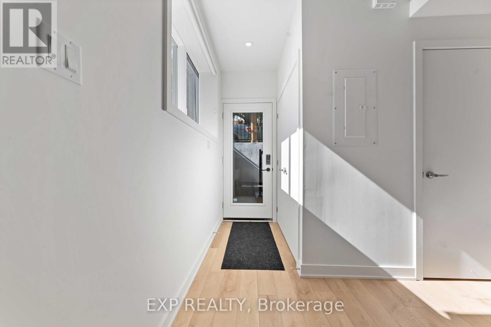 844 Connaught Avenue, Ottawa, Ontario  K2B 5M4 - Photo 3 - X12642220