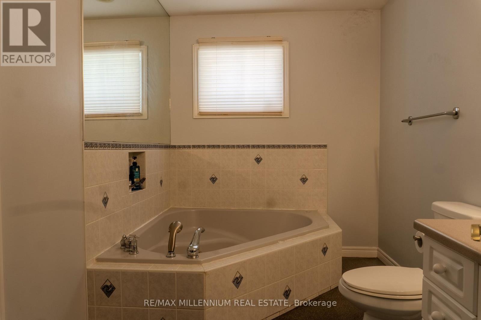 185 Elm Avenue, Windsor, Ontario  N9A 5G9 - Photo 12 - X12642230