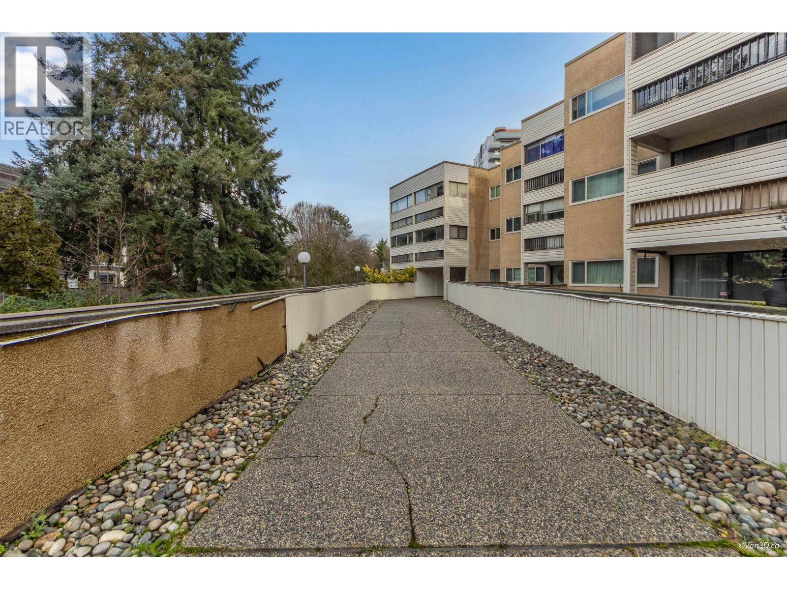 306 8291 Park Road, Richmond, British Columbia  V6Y 1T3 - Photo 2 - R3074425