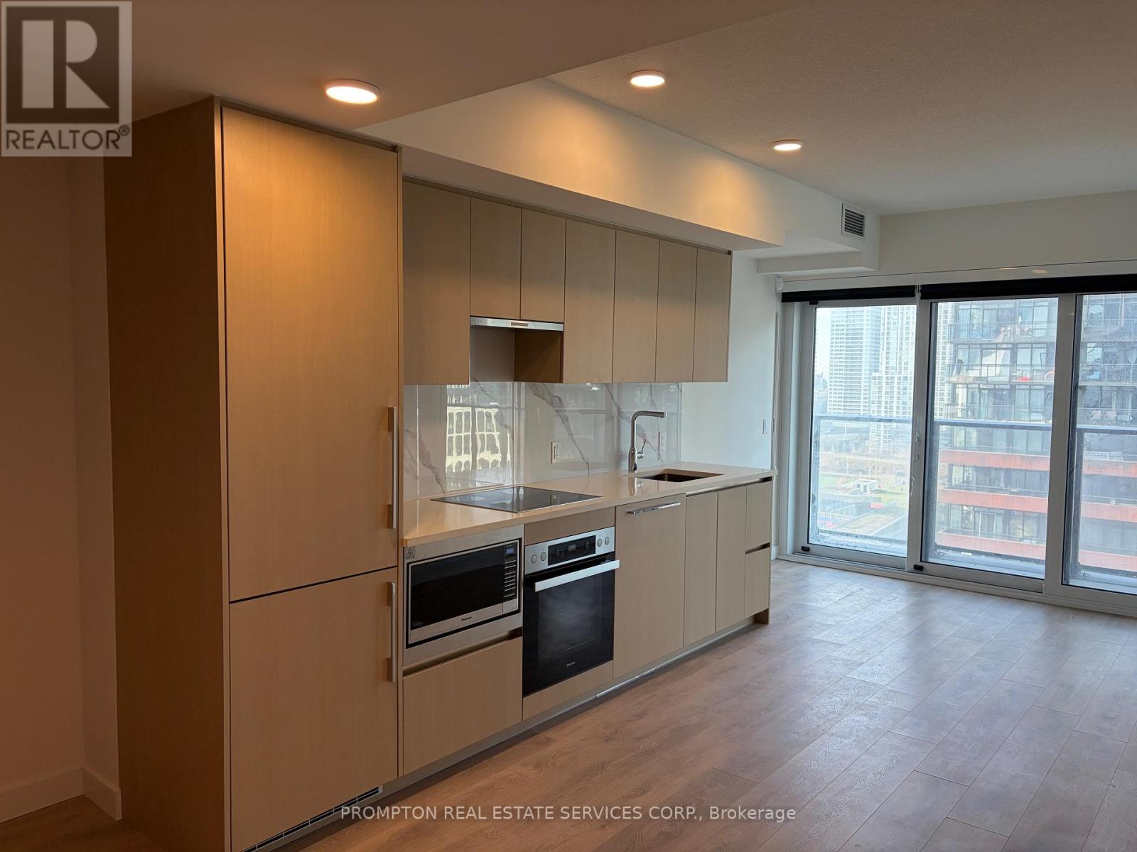 1611 - 3 Concord Cityplace Way, Toronto, Ontario  M5V 0X4 - Photo 10 - C12642246