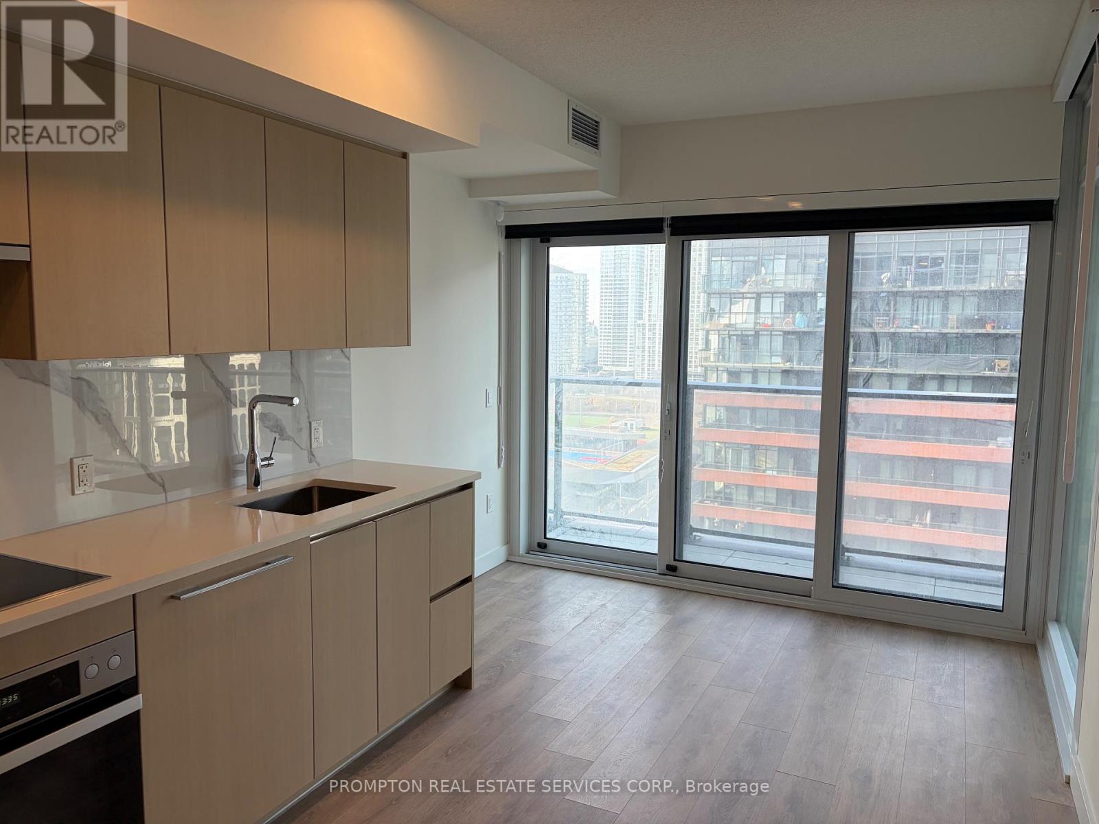 1611 - 3 Concord Cityplace Way, Toronto, Ontario  M5V 0X4 - Photo 12 - C12642246