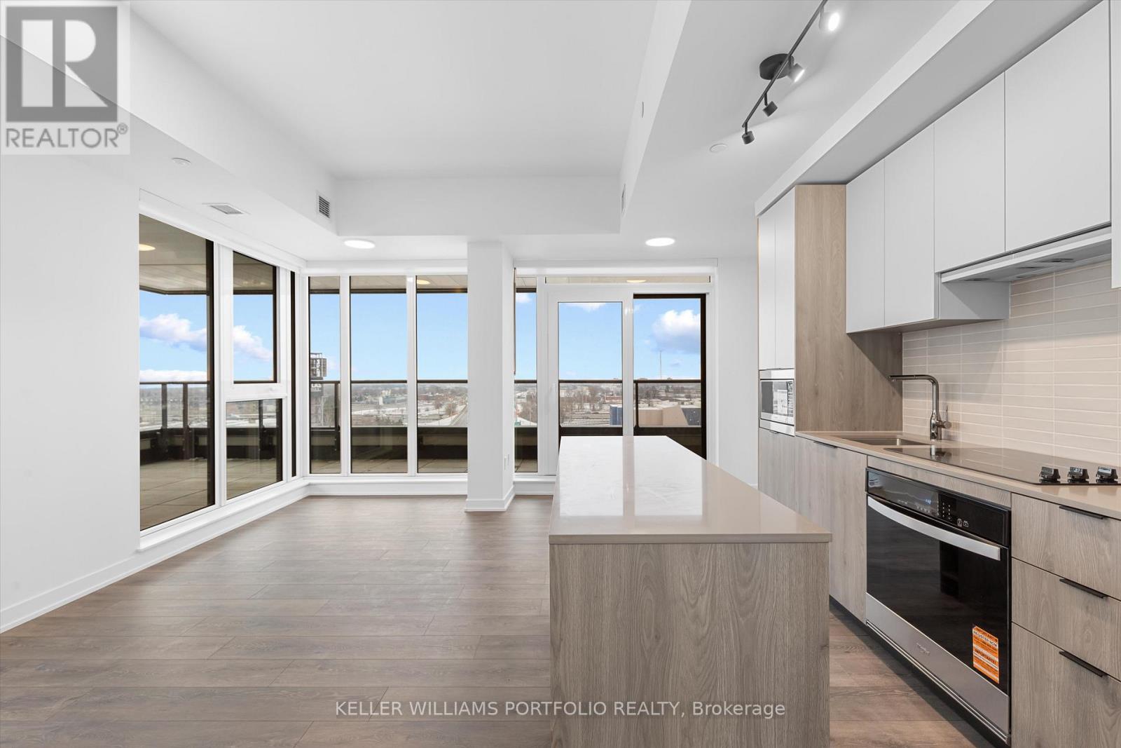 611 - 1007 THE QUEENSWAY, Toronto, Ontario