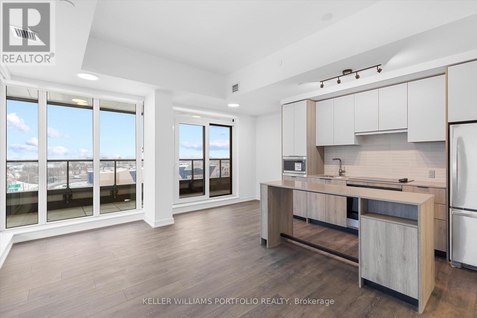 611 - 1007 The Queensway, Toronto, Ontario  M8Z 6C7 - Photo 2 - W12642234