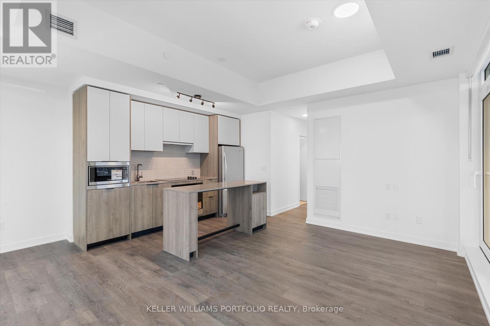 611 - 1007 The Queensway, Toronto, Ontario  M8Z 6C7 - Photo 5 - W12642234