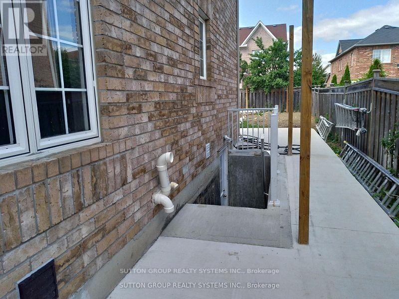 B 2 - 4297 Trailmaster Drive, Mississauga, Ontario  L5V 3C4 - Photo 11 - W12642244