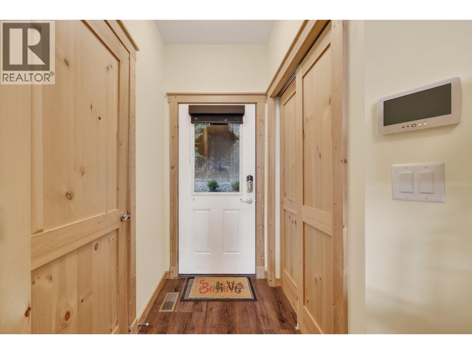 563 Mountain Drive, Vernon, British Columbia  V1H 2B7 - Photo 6 - 10370319