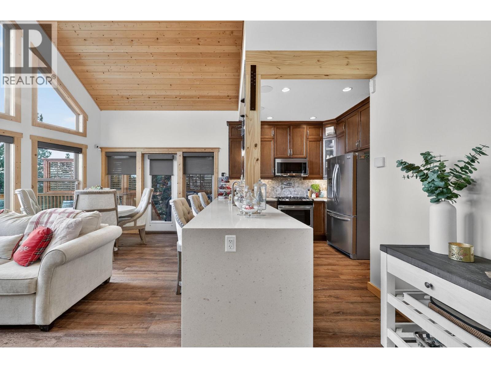 563 Mountain Drive, Vernon, British Columbia  V1H 2B7 - Photo 11 - 10370319