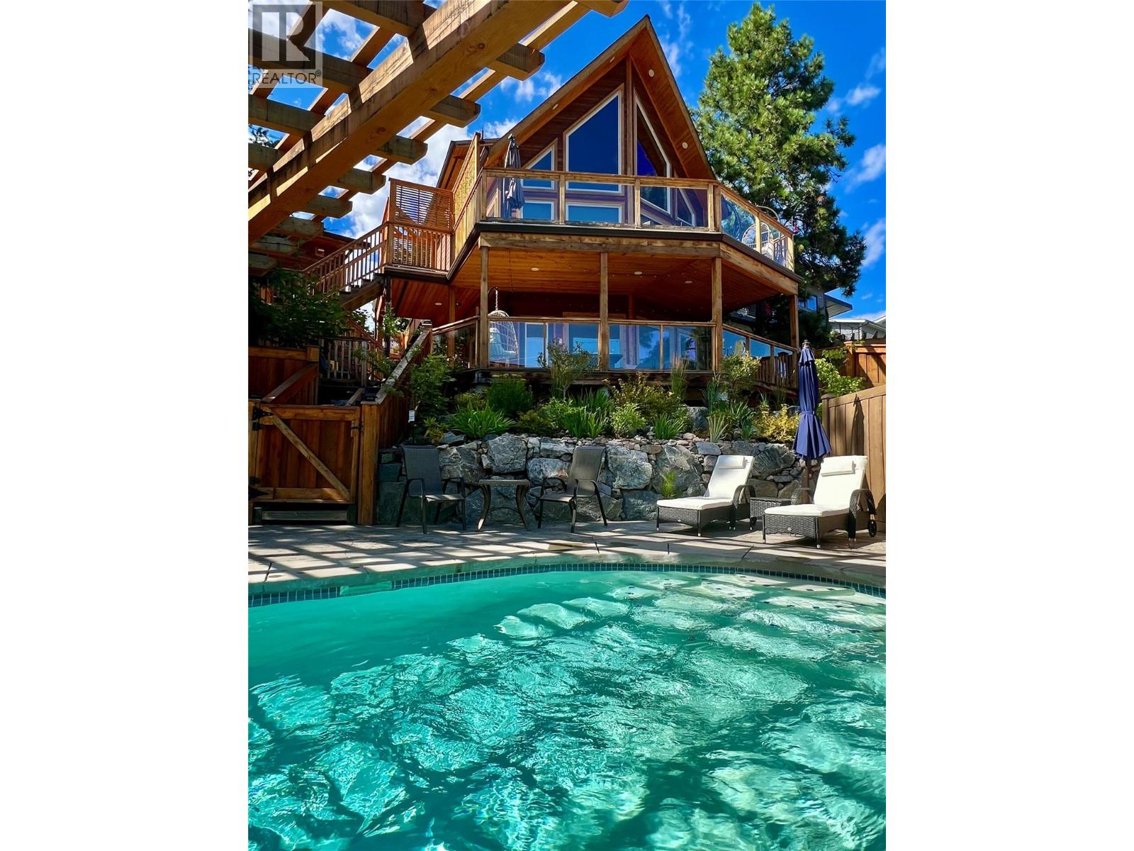 563 Mountain Drive, Vernon, British Columbia  V1H 2B7 - Photo 4 - 10370319