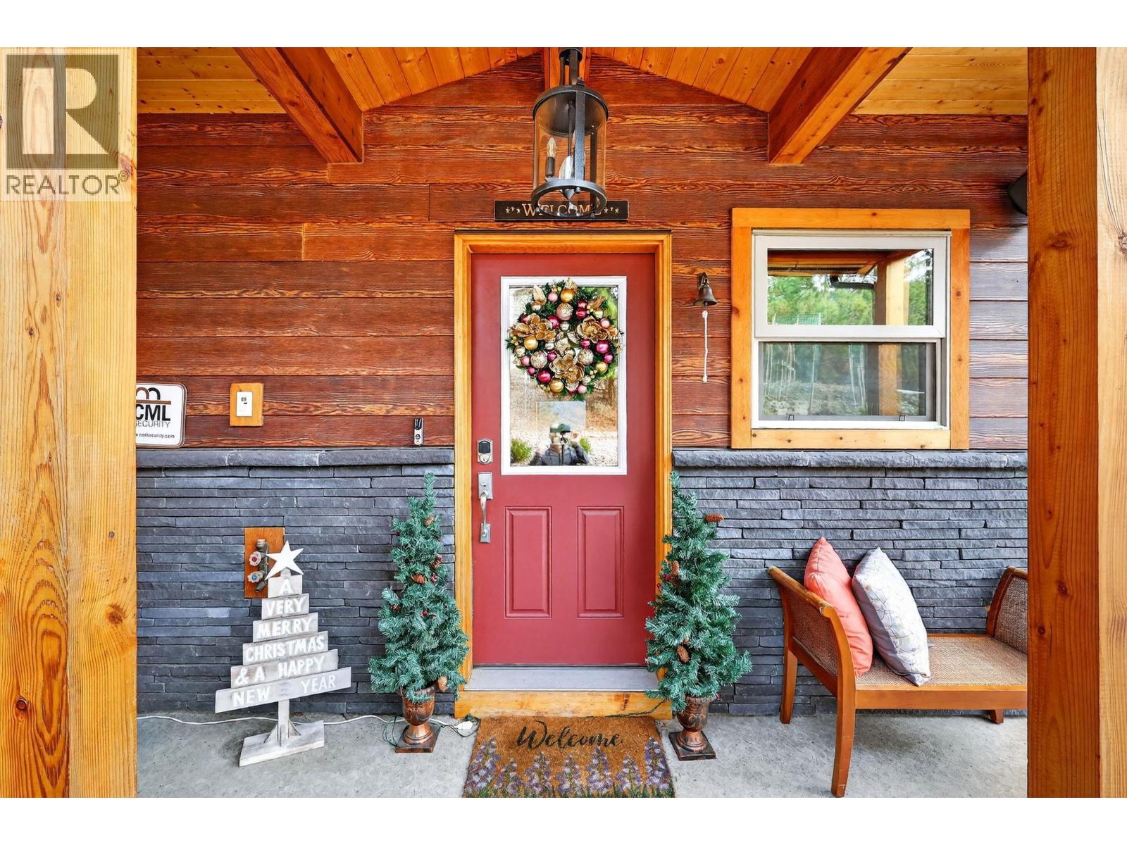 563 Mountain Drive, Vernon, British Columbia  V1H 2B7 - Photo 3 - 10370319