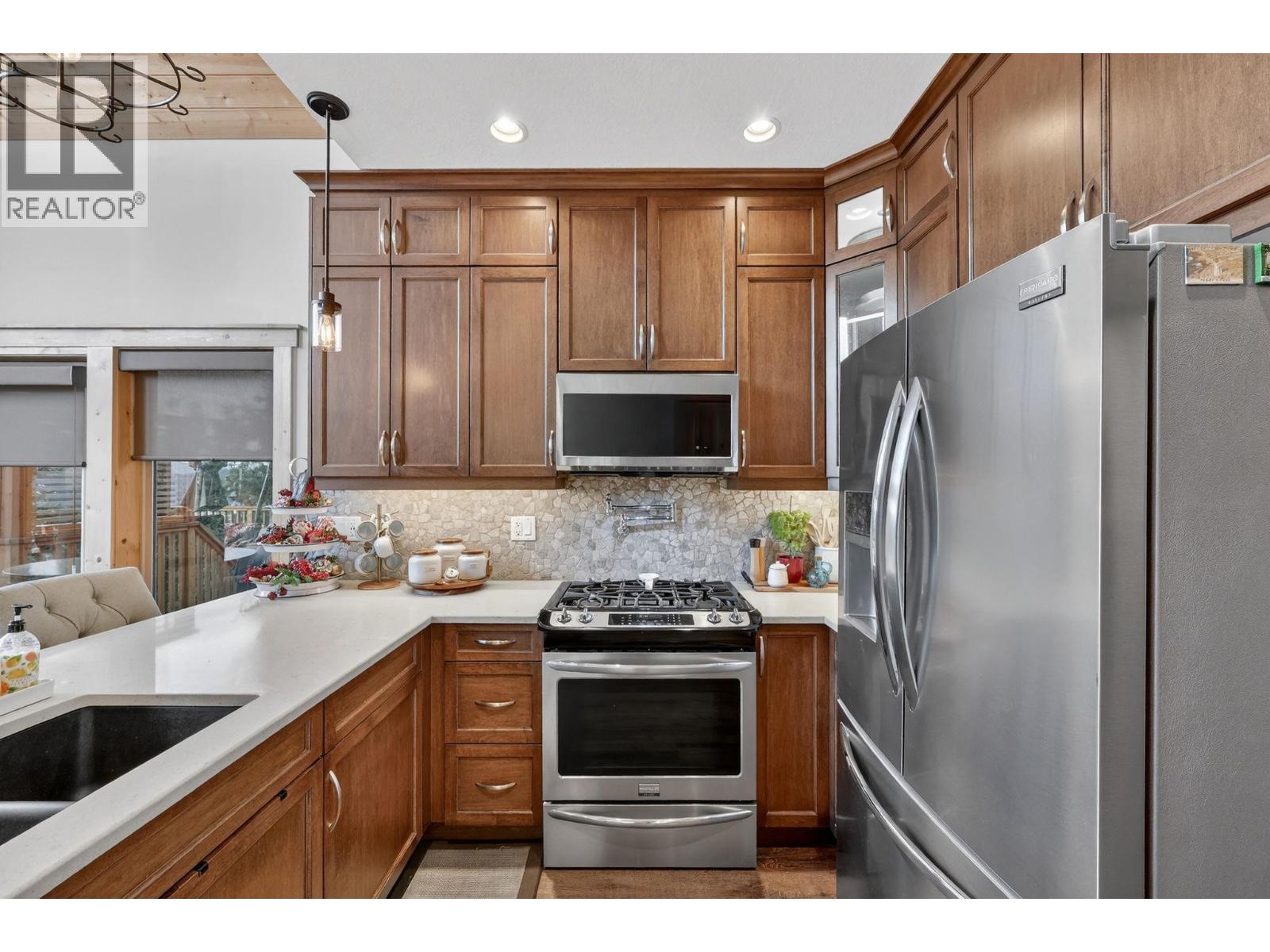 563 Mountain Drive, Vernon, British Columbia  V1H 2B7 - Photo 17 - 10370319