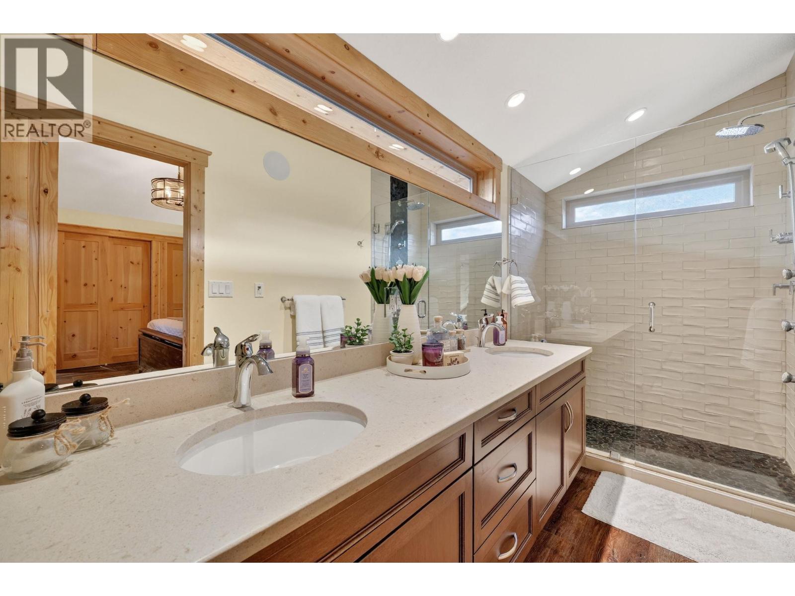 563 Mountain Drive, Vernon, British Columbia  V1H 2B7 - Photo 36 - 10370319