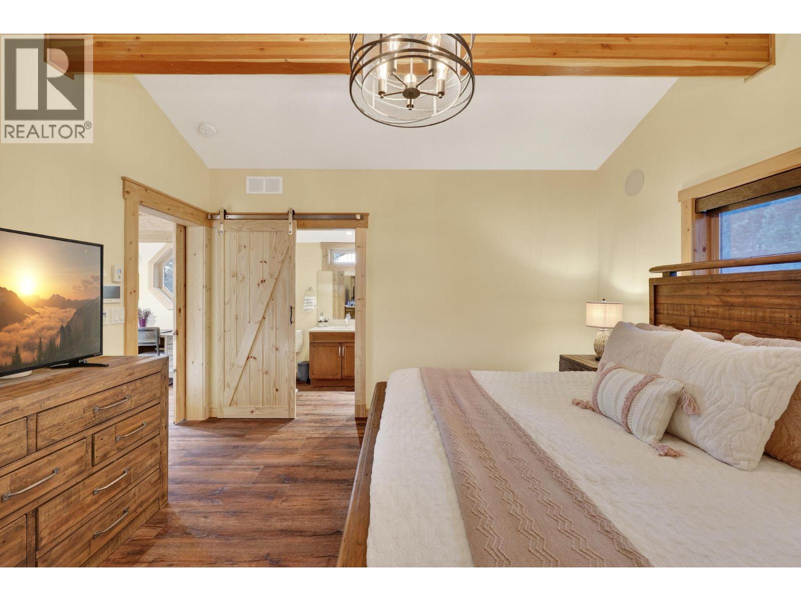 563 Mountain Drive, Vernon, British Columbia  V1H 2B7 - Photo 35 - 10370319