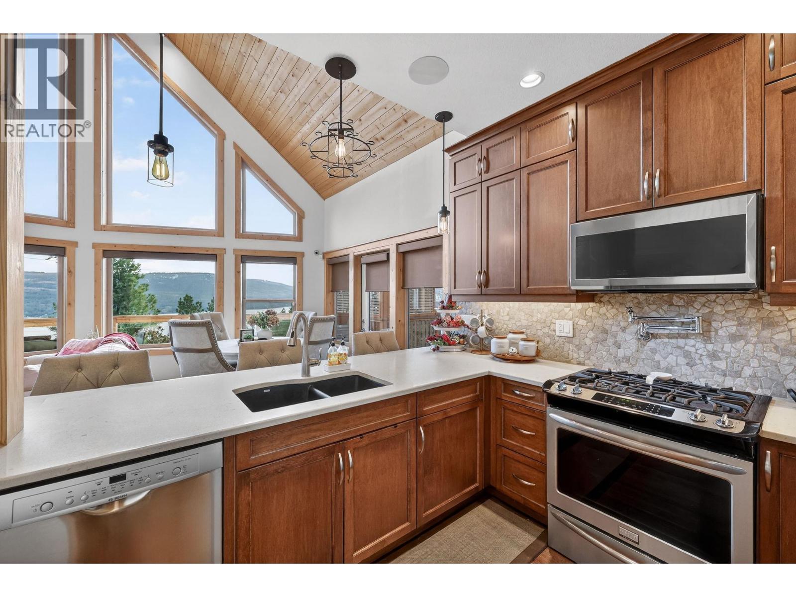 563 Mountain Drive, Vernon, British Columbia  V1H 2B7 - Photo 16 - 10370319