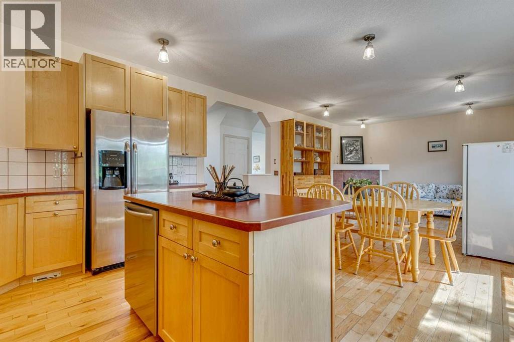 214 Springmere Close, Chestermere, Alberta  T1X 1K1 - Photo 10 - A2268434