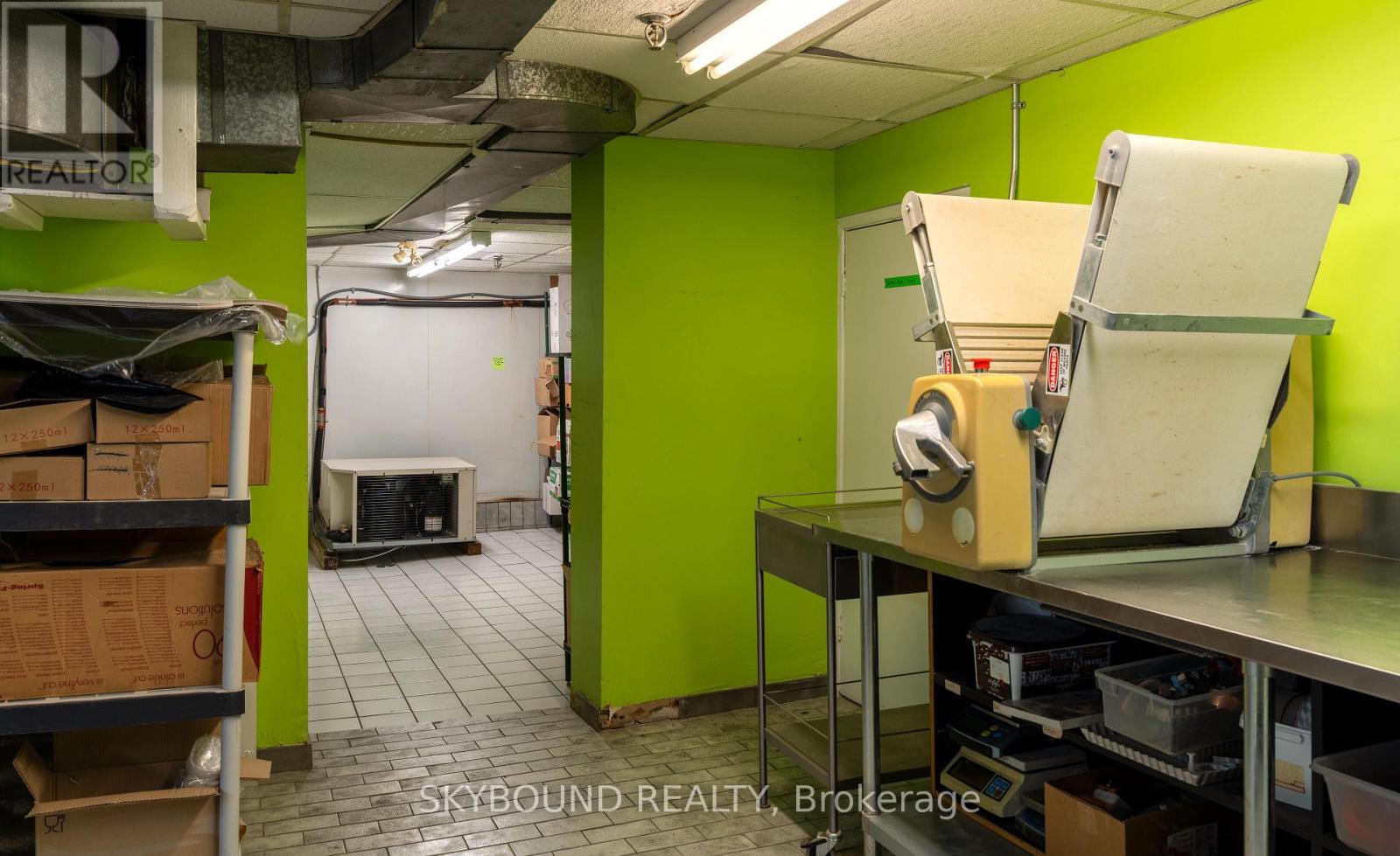 Retail Unit - 1116 Eglinton Avenue W, Toronto, Ontario  M6C 2E2 - Photo 25 - C12642224