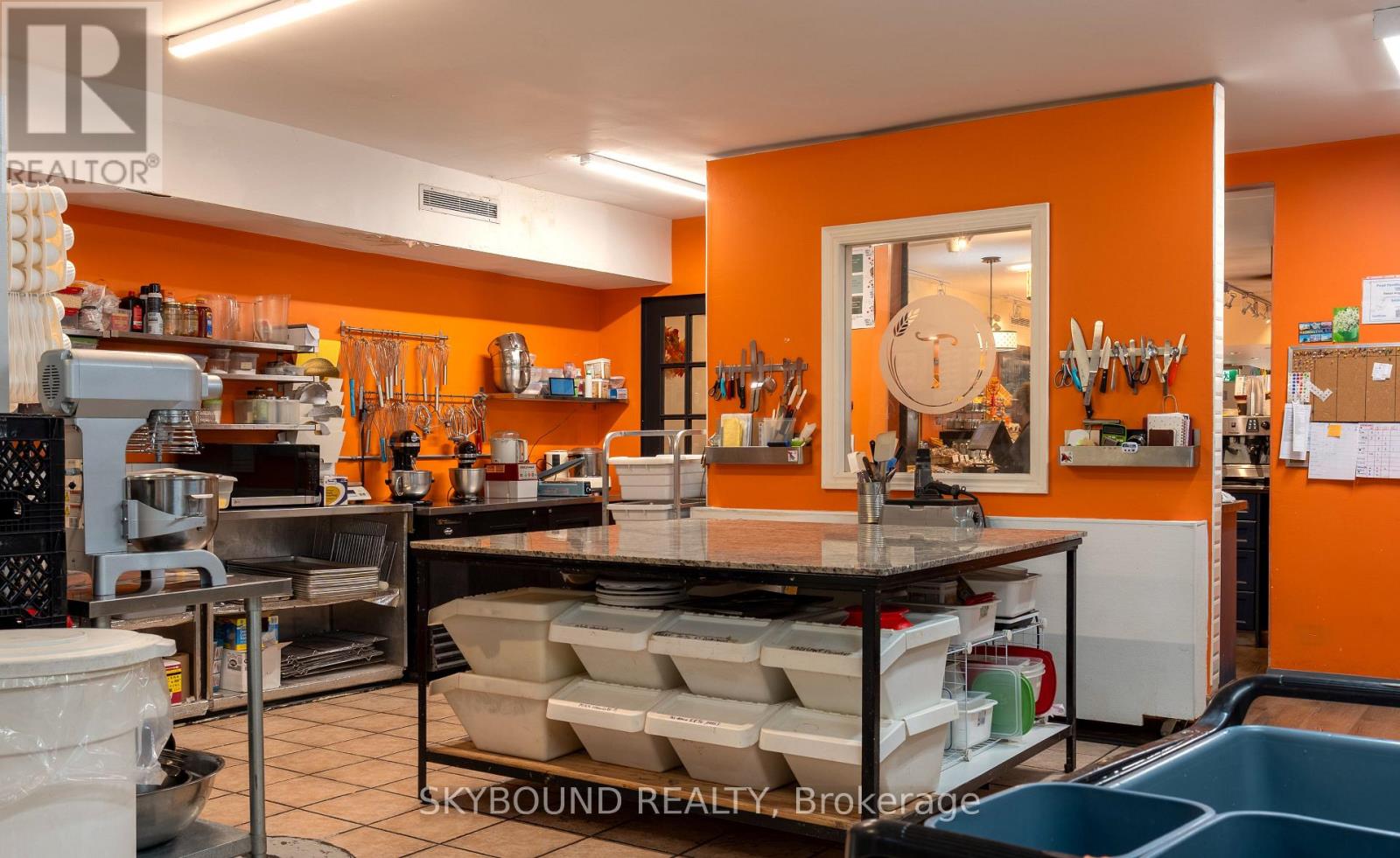 Retail Unit - 1116 Eglinton Avenue W, Toronto, Ontario  M6C 2E2 - Photo 21 - C12642224