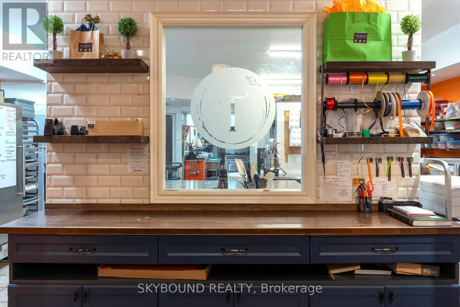 Retail Unit - 1116 Eglinton Avenue W, Toronto, Ontario  M6C 2E2 - Photo 14 - C12642224