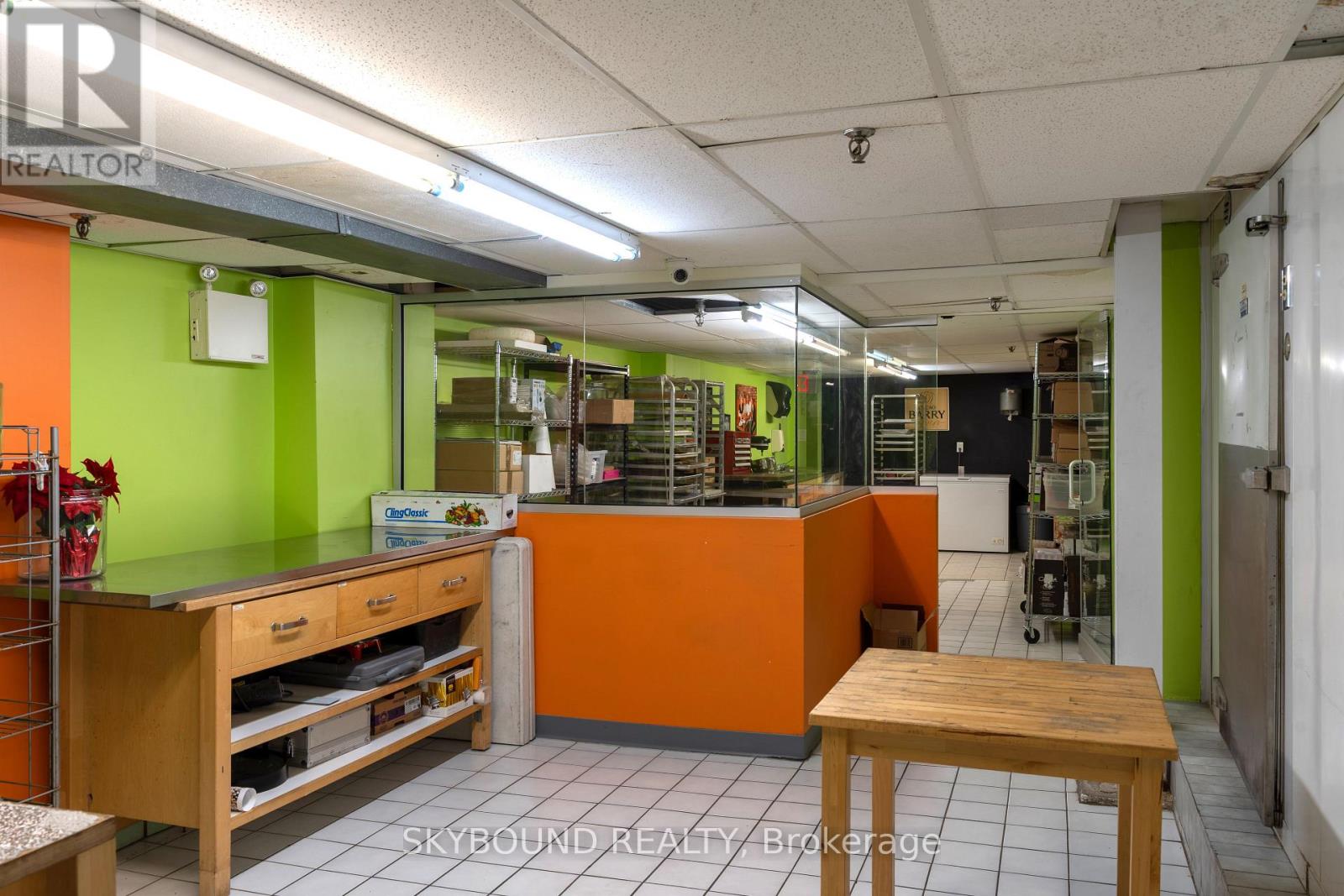 Retail Unit - 1116 Eglinton Avenue W, Toronto, Ontario  M6C 2E2 - Photo 28 - C12642224