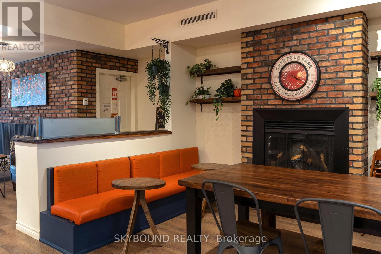 Retail Unit - 1116 Eglinton Avenue W, Toronto, Ontario  M6C 2E2 - Photo 3 - C12642224