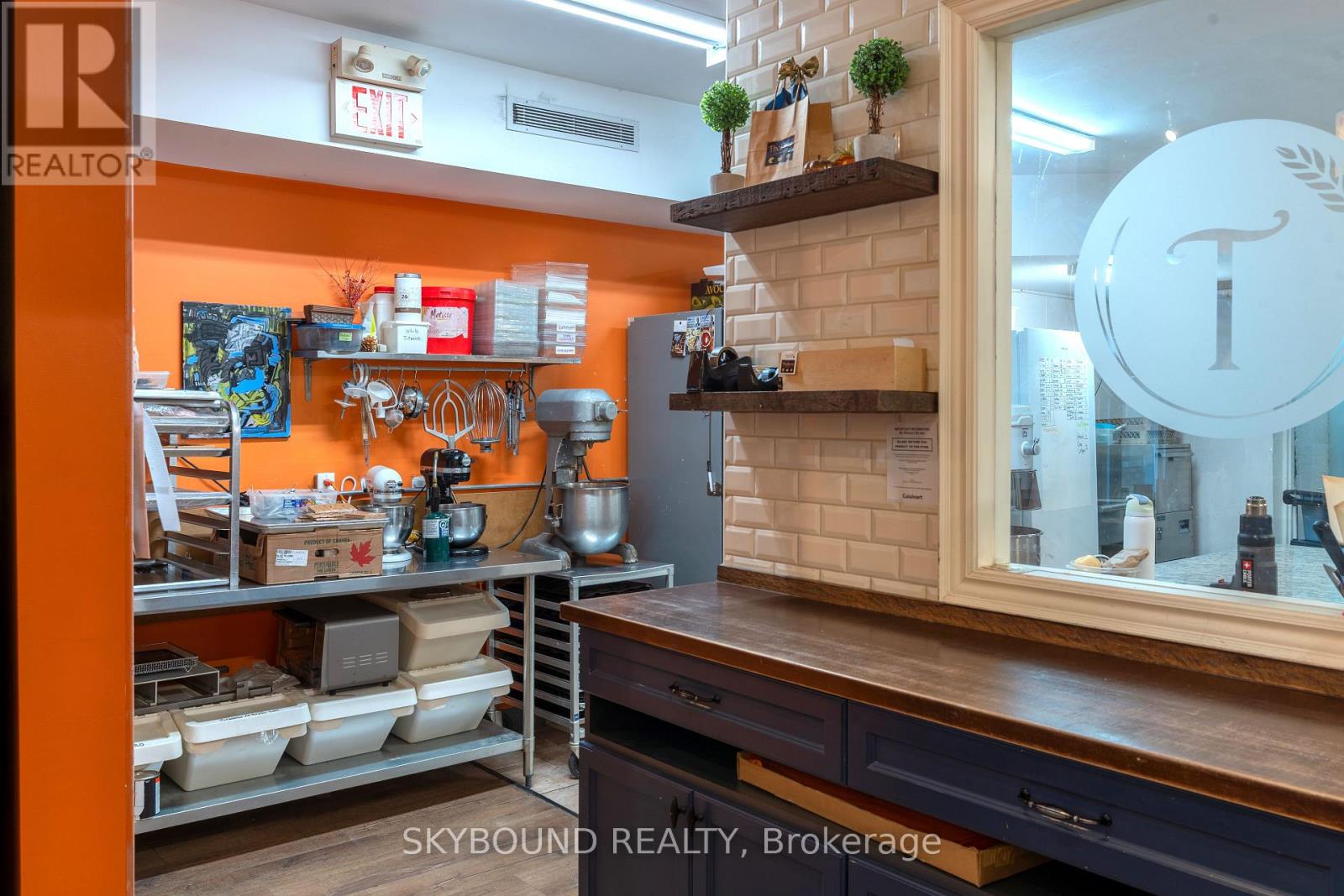 Retail Unit - 1116 Eglinton Avenue W, Toronto, Ontario  M6C 2E2 - Photo 9 - C12642224