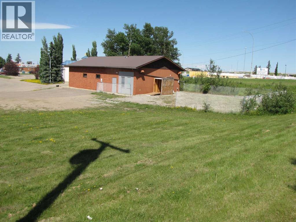 4303 And 4301 49 Street, Innisfail, Alberta  T4G 1S6 - Photo 4 - A2257752