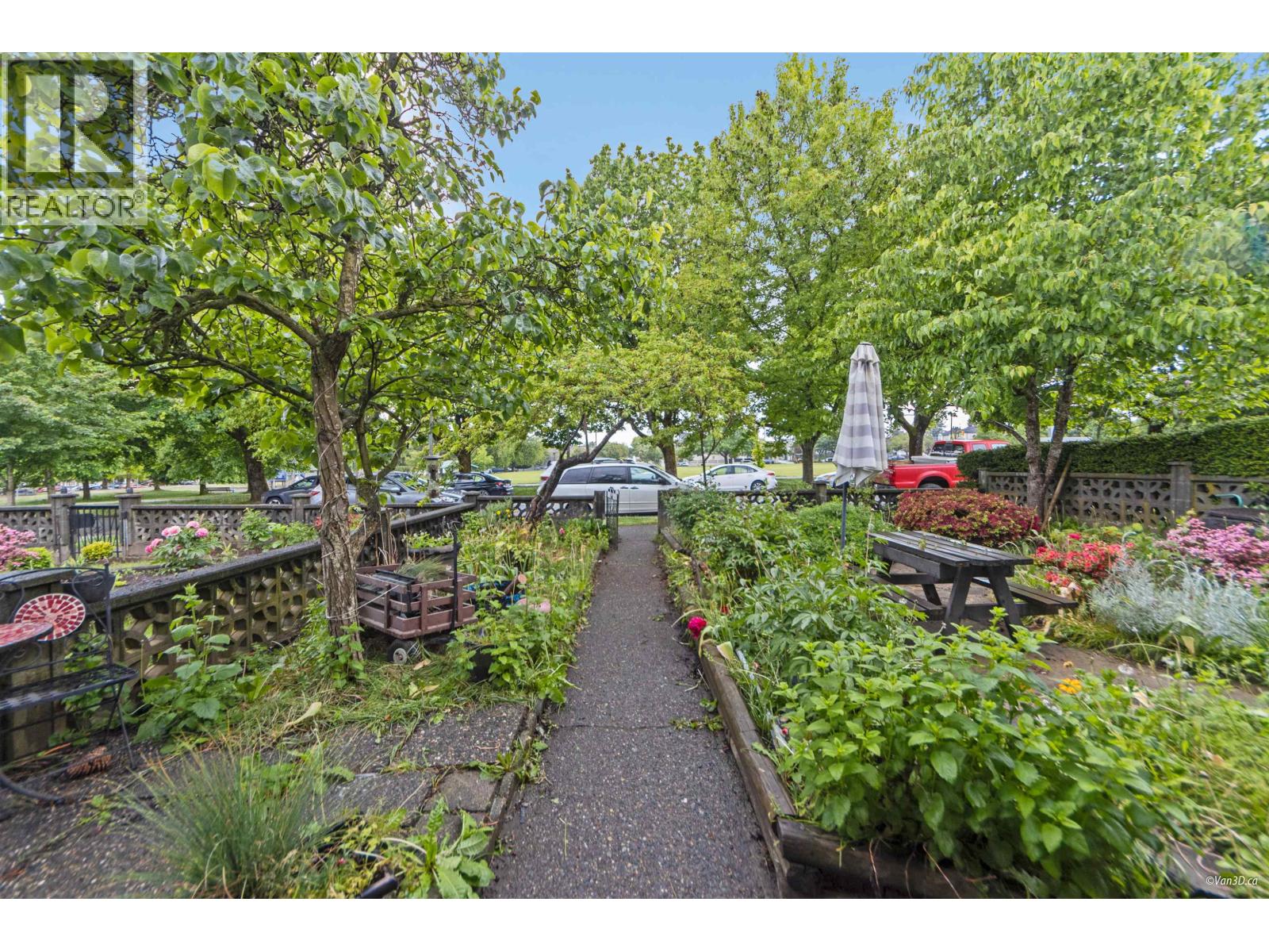 7396 Sherbrooke Street, Vancouver, British Columbia  V5X 4E4 - Photo 3 - R3051392