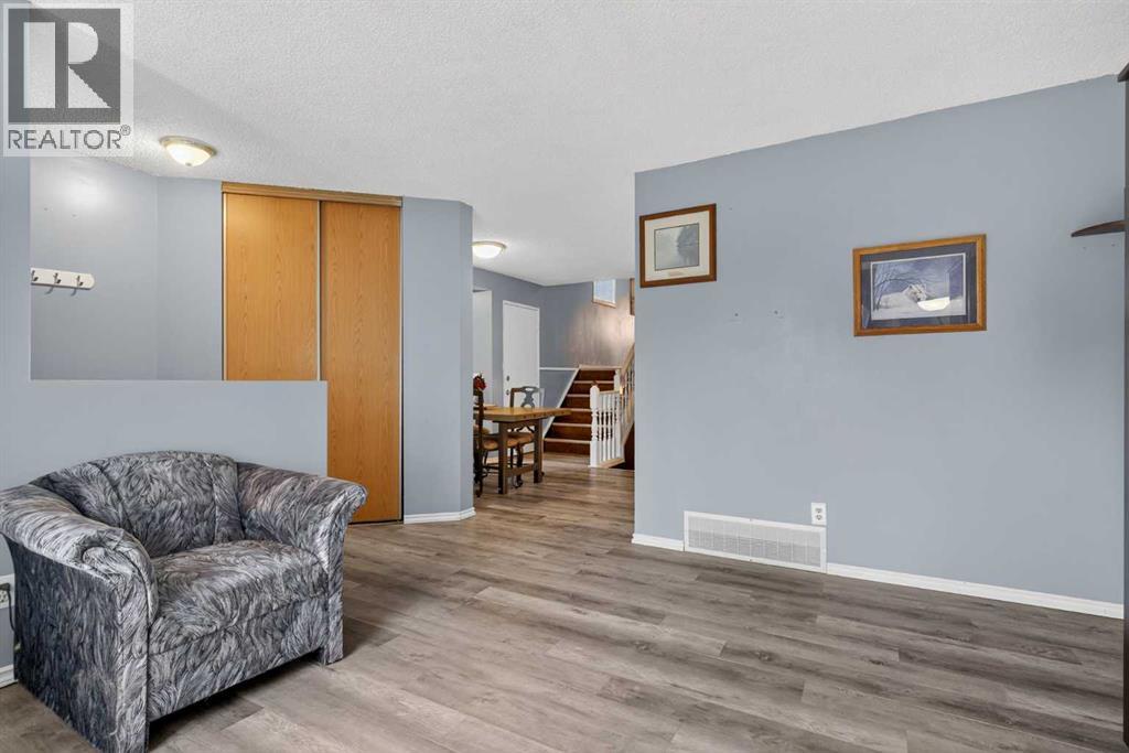 20 Martinview Road Ne, Calgary, Alberta  T3J 2X8 - Photo 5 - A2269965