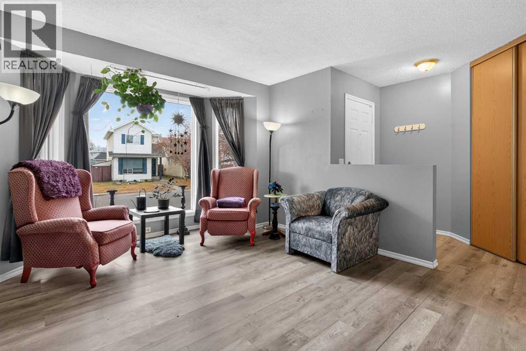 20 Martinview Road Ne, Calgary, Alberta  T3J 2X8 - Photo 2 - A2269965